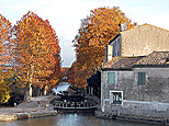 L'écluse Saint-Roch en automne : Vue d'aval