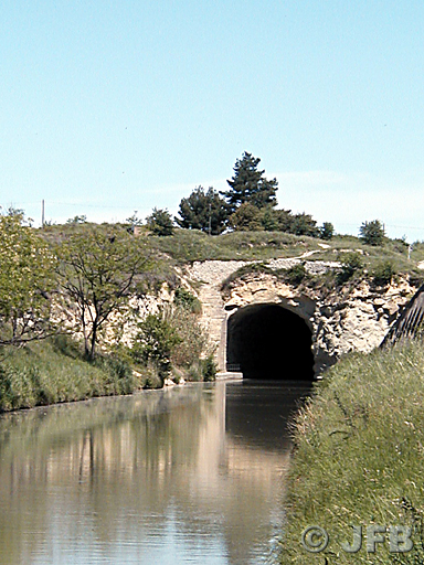 Une photo de grande dimension qui représente encore le tunnel du Malpas côté Ouest