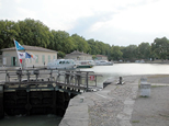 Le port de Carcassonne, vue d'amont, avec au premier plan, l'écluse