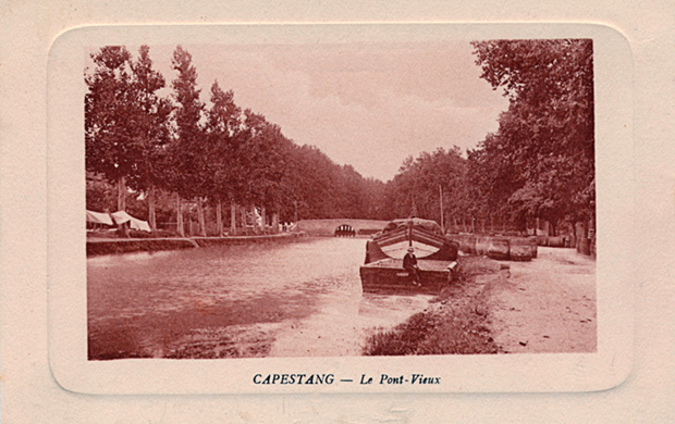 Carte colorisée : Péniche amarrée sur les berges du Canal