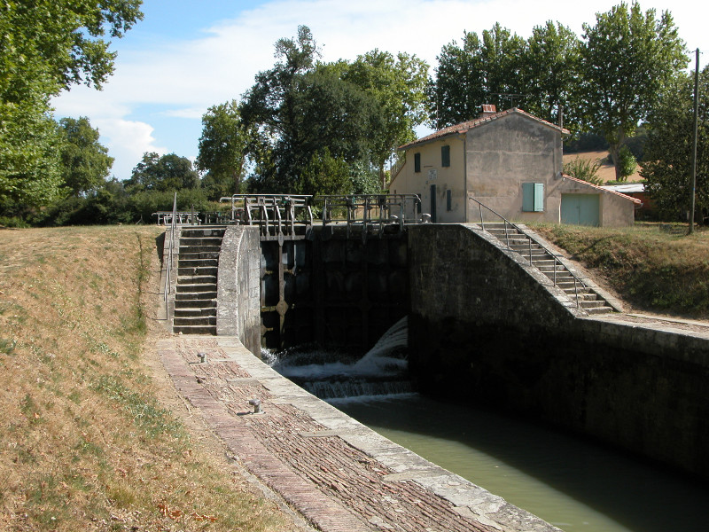 Canal du Midi : Eécluse de Laval et maison du gardien