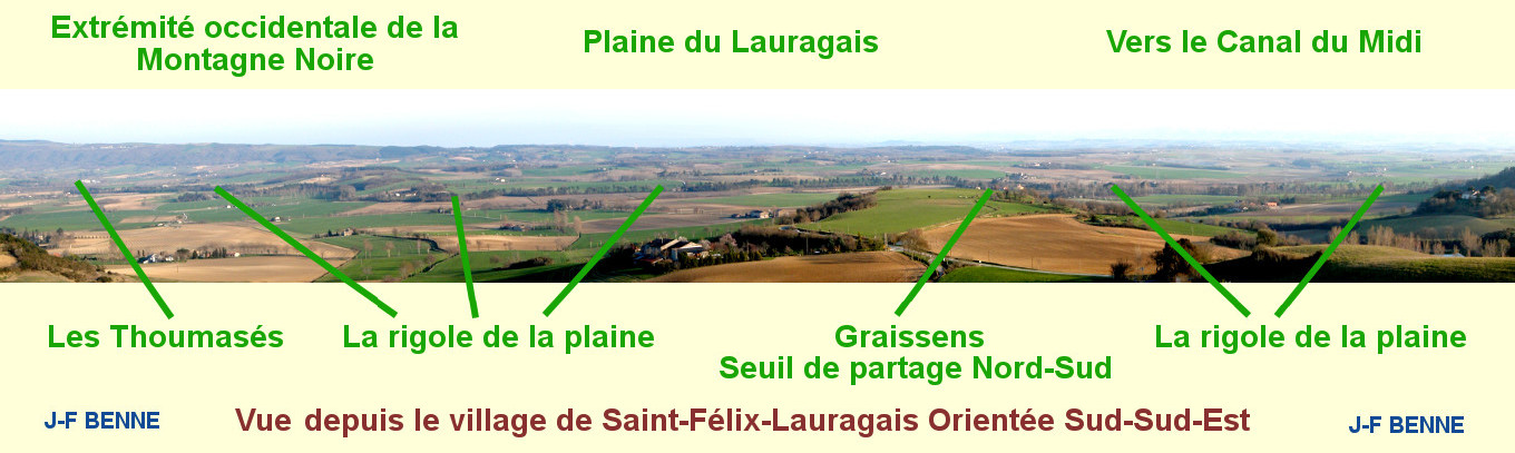 Panorama sur plaine du Lauragais et la rigole de la plaine depuis le village de Saint-Félix-Lauragais. 
On aperçoit l'extrêmité occidentale de la Montagne Noire et la rigole de la plaine bordée d'arbres.