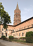 Vue d'ensemble du clocher de la basilique Saint-Sernin